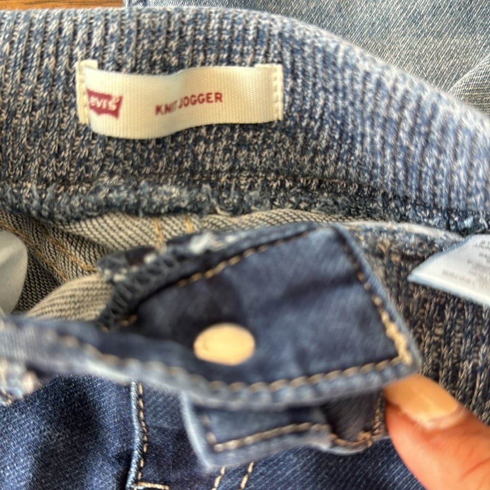 Great bundle of boys 2T Old Navy, Levi, & champion brand bottoms with 2 shirts - Picture 6 of 13